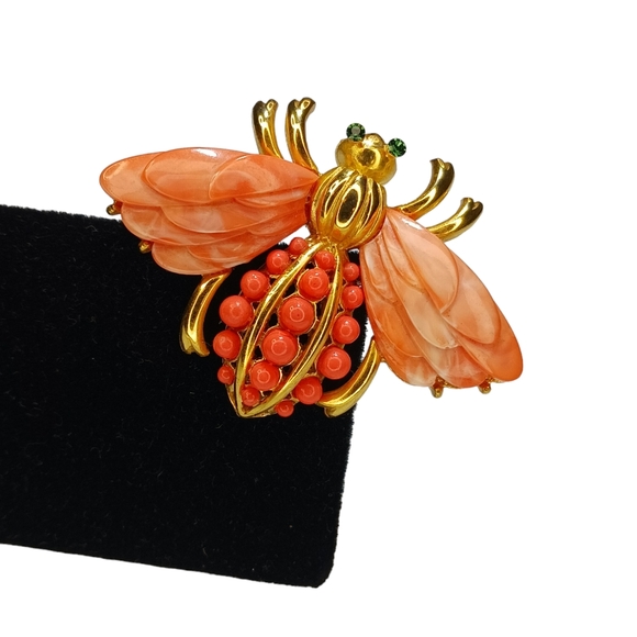 Rare Signed Hattie Carnegie Vintage Bee Peach Lucite Coral Colored Brooch Pin - Picture 8 of 16